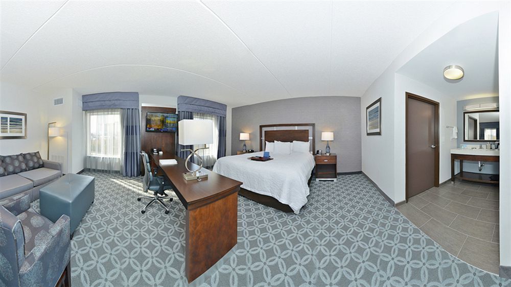 Hampton Inn & Suites Greensboro/Coliseum Area Экстерьер фото