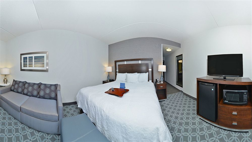 Hampton Inn & Suites Greensboro/Coliseum Area Экстерьер фото